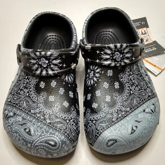 CROCS Shoes Crocs Bistro Graphic Work Clog In Bandana Print